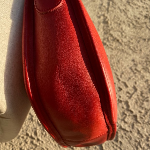 Vintage Coach small swinger  in red - Picture 8 of 16